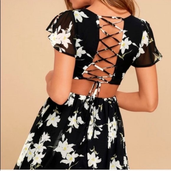 Lulus Dresses & Skirts - Lulu's Lace Up Open Back White Lily Floral Dress